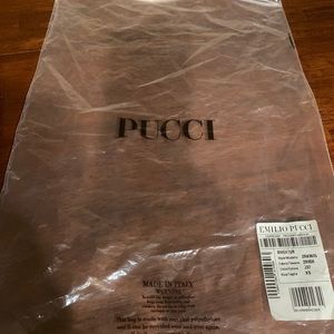 Authentic made in Italy Emilio Pucci zipper bag.